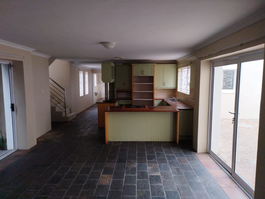 To Let 5 Bedroom Property for Rent in Strand Central Western Cape
